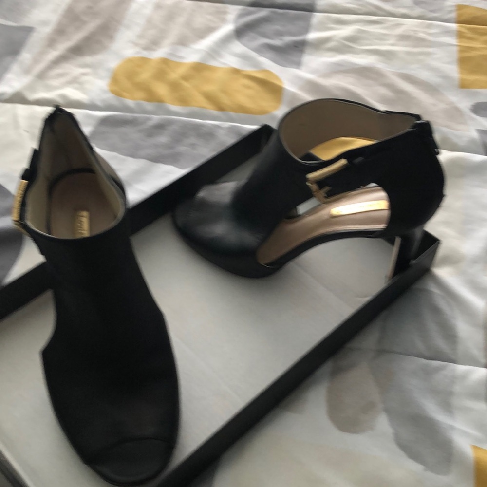 Louise et Cie peep toe side cut outs black leather.